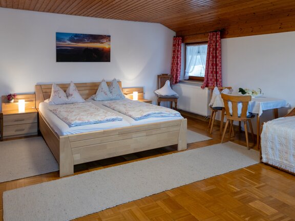 FW-Wiesenblick-Schlafzimmer1a__Gross_.jpg